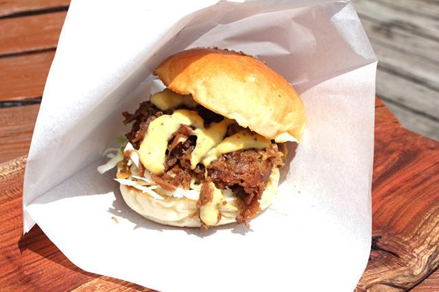 牛カルビバーガー(お栗茶屋 喫茶コーナー)/「道の駅 鹿北 小栗郷」(熊本県/山鹿市)