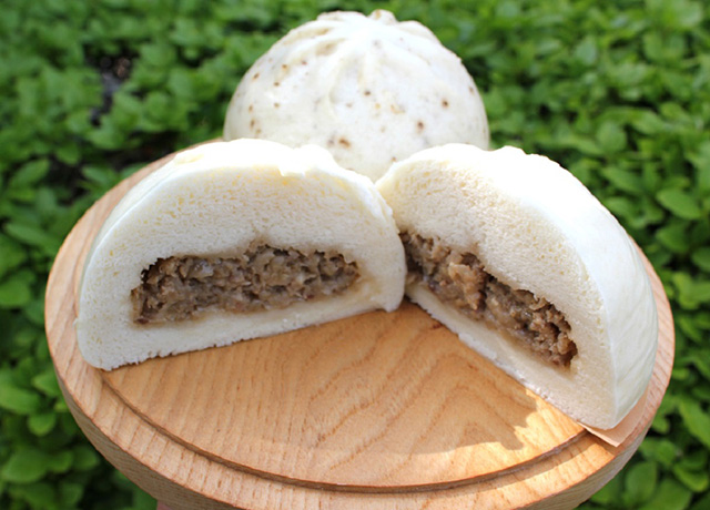 肉まん(中華味・ブラックペッパー味)/「道の駅 鹿北 小栗郷」(熊本県/山鹿市)