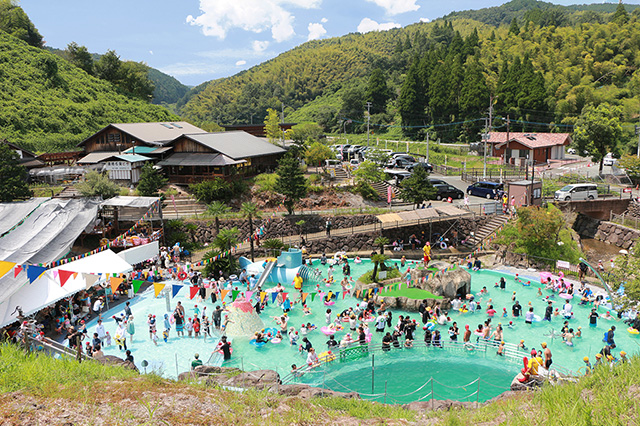 「親水プール」/「道の駅 鹿北 小栗郷」(熊本県/山鹿市)