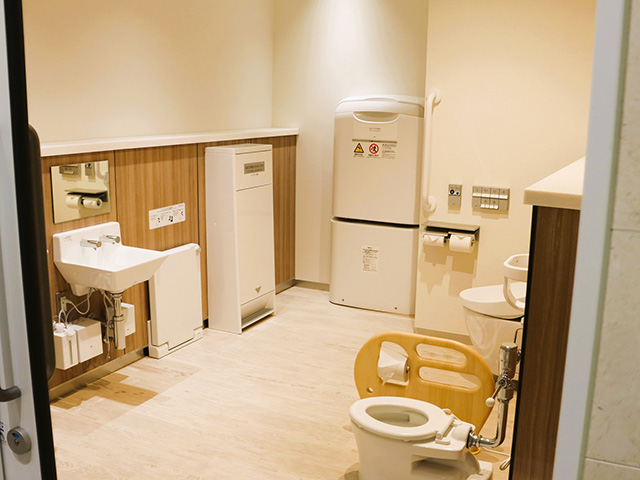 ファミリートイレ/滋賀県立美術館（大津市）