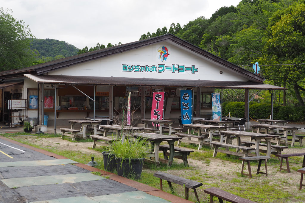 「ロンちゃんのフードコート」/ロマンの森共和国(千葉県/君津市)