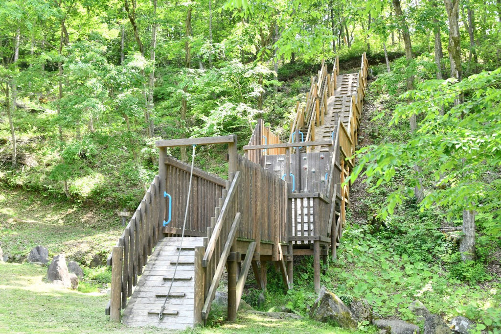 冒険の森への入り口。マウンテンクライミング／やながわ希望の森公園（福島県伊達市）