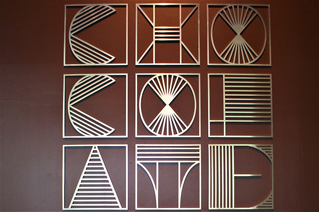 ミュージアム入口の印象的なロゴ/フェリシモ チョコレート ミュージアム（兵庫県/神戸市）