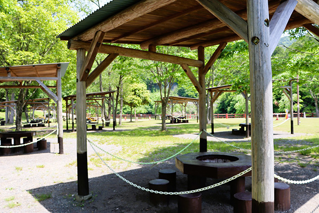 屋根があるバーベキュー場/平成榛原こどものもり公園（奈良県/宇陀市）