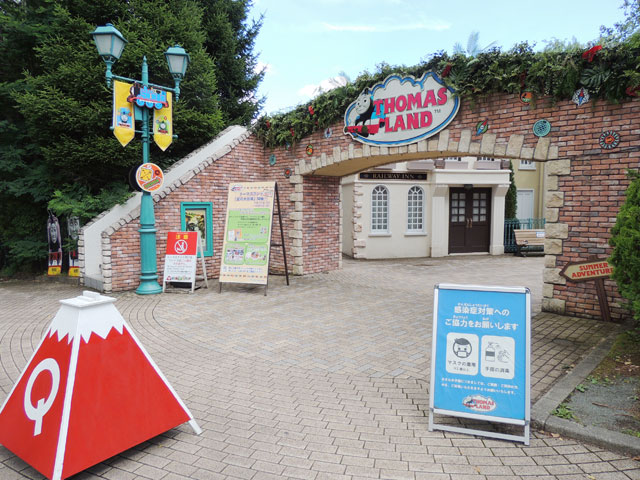 富士急ハイランド「トーマスランド」入口（山梨県富士吉田市）