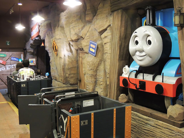 屋内型のライドアトラクション／富士急ハイランド「トーマスランド」（山梨県富士吉田市）