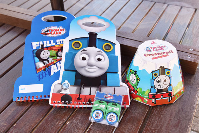 ダイカットリングノート、「ありがとう」「がんばって」などのオリジナルスタンプ2個セット、トーマスランドクリームロール／富士急ハイランド「トーマスランド」（山梨県富士吉田市）