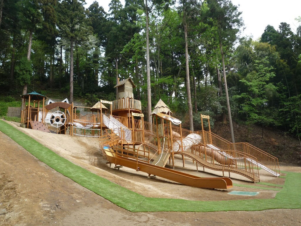 14種もの遊び機能がある「パンダらんど」の複合遊具／西山公園（福井県鯖江市）