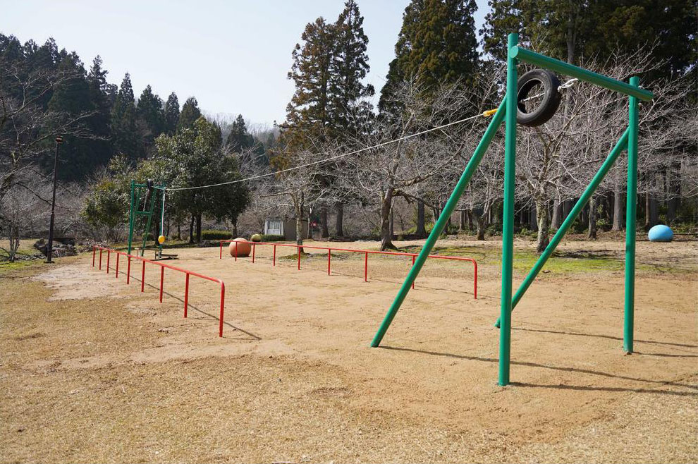 スピード感が楽しい全長20mのターザンロープ／白崎公園（福井県）