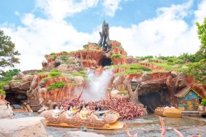 子連れで行く時の対策もバッチリ！夏のディズニーランドは“びしょ濡れMAX”と涼しい夏メニュー