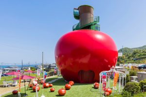 淡路島のハローキティアップルハウスって？展望シアターとランチ、ショーを楽しもう