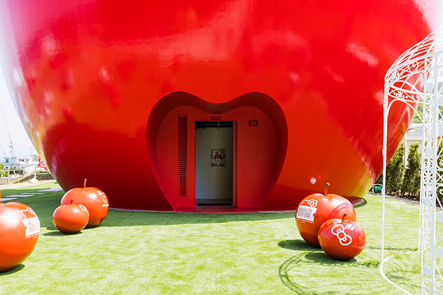 ハローキティアップルハウス入口/HELLO KITTY SMILE（兵庫県/淡路市）