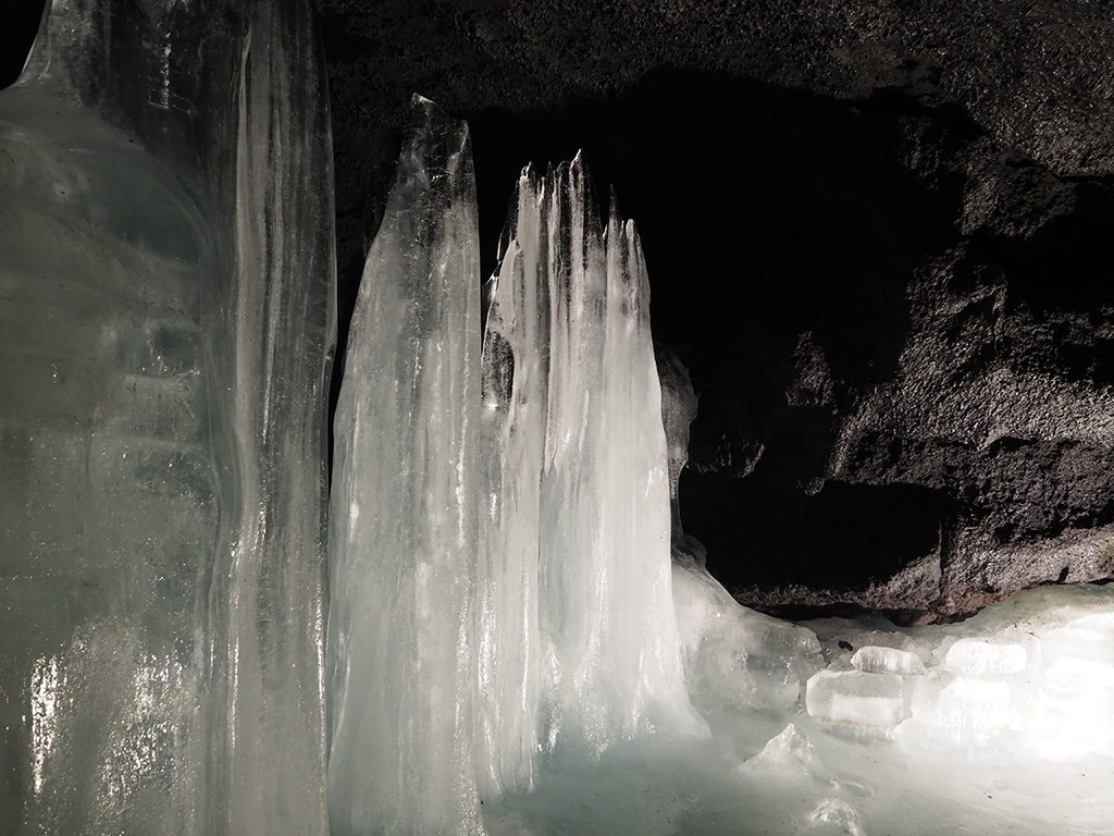 大きな氷柱/洞窟「富岳風穴」（山梨県/富士河口湖町）