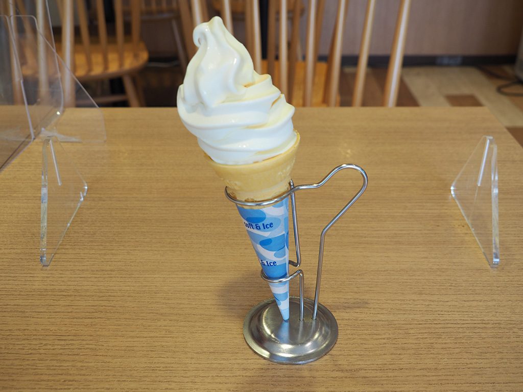 森の駅「風穴」のとうもろこしソフト/洞窟「富岳風穴」（山梨県/富士河口湖町）