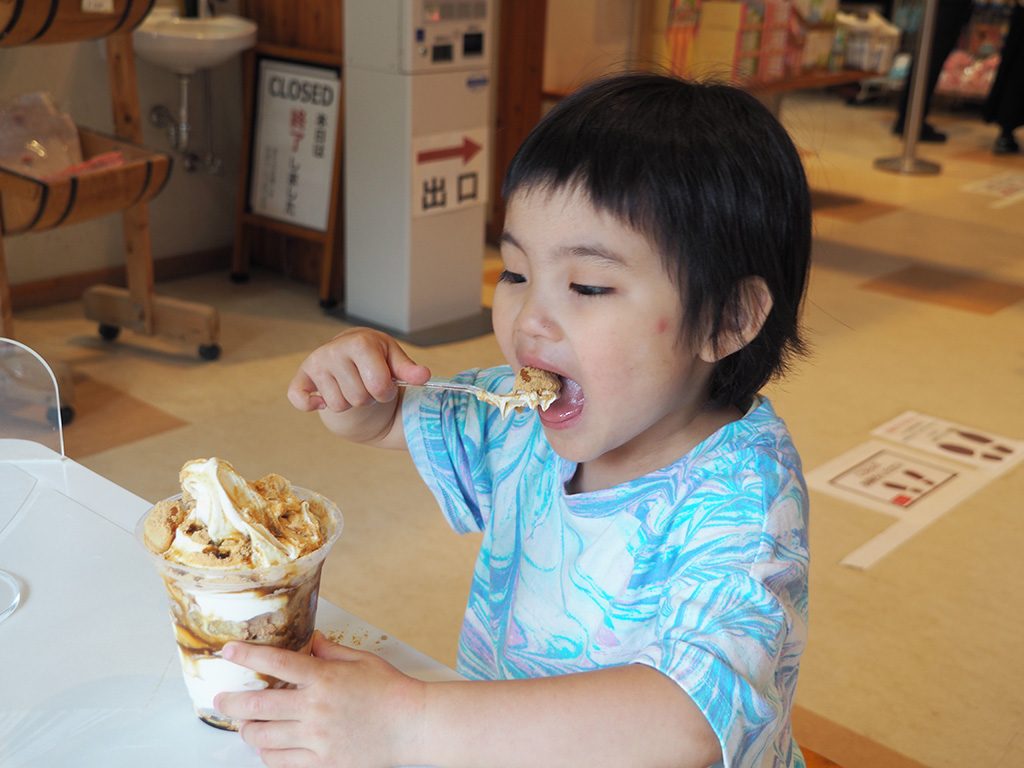 桔梗信玄パフェ/鳴沢氷穴（山梨県/鳴沢村）