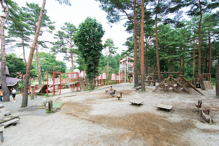 遊具広場全景／恩賜林庭園（富士吉田市）