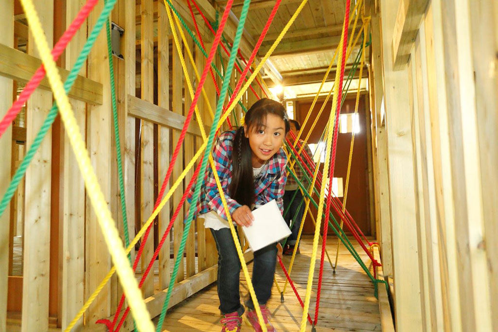 5階建ての巨大迷路「ボックルの森 立体迷路」／富士すばるランド（富士河口湖町）