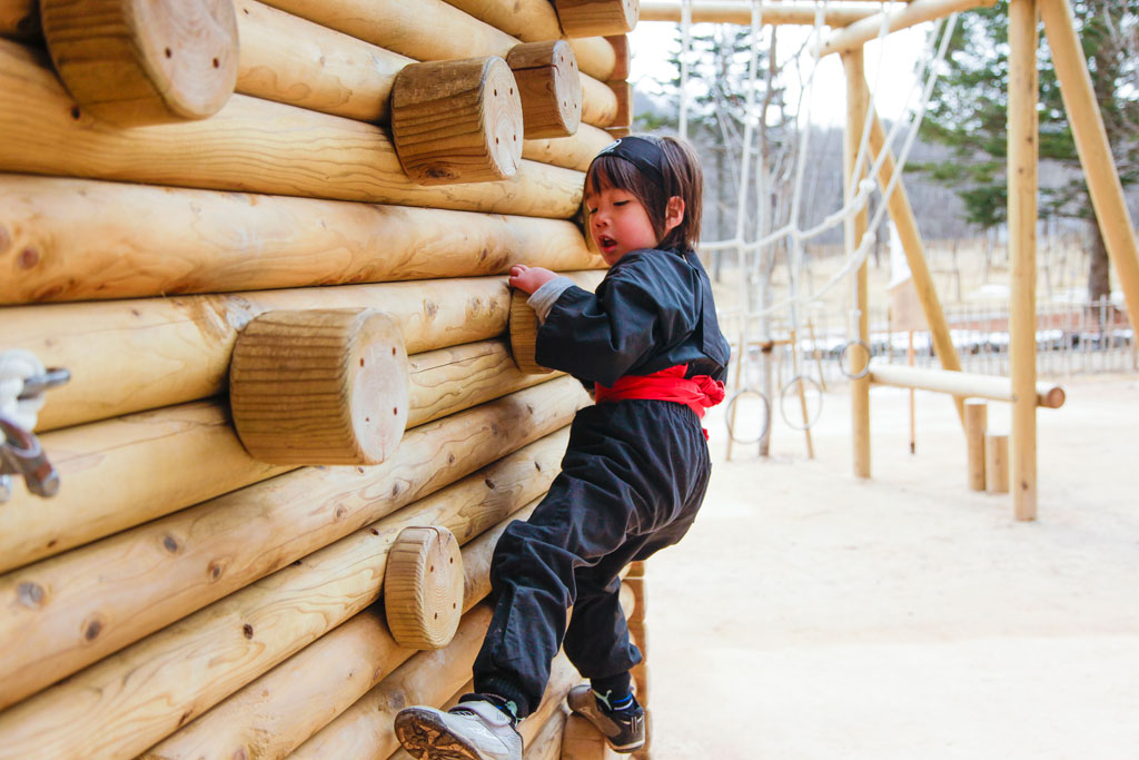 伝い壁／忍野しのびの里（忍野村）