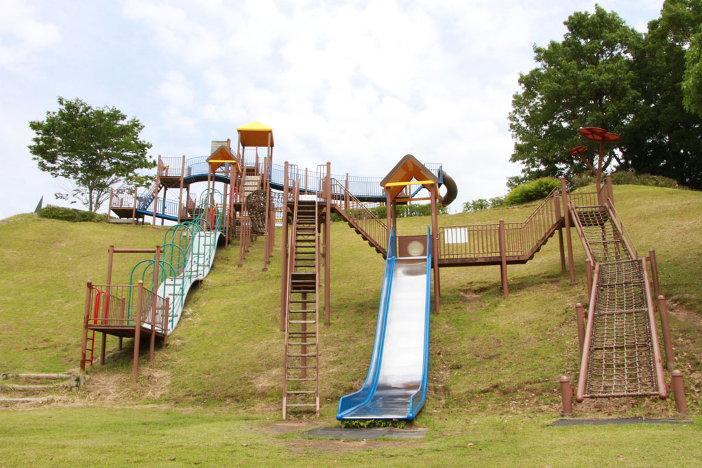 大型複合遊具「わんぱく！冒険ワールド」／錦・くらんど公園（錦町）