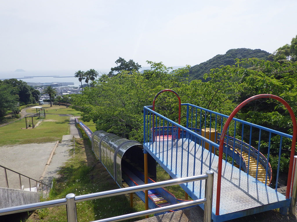 ローラーすべり台／うしぶか公園（天草市）