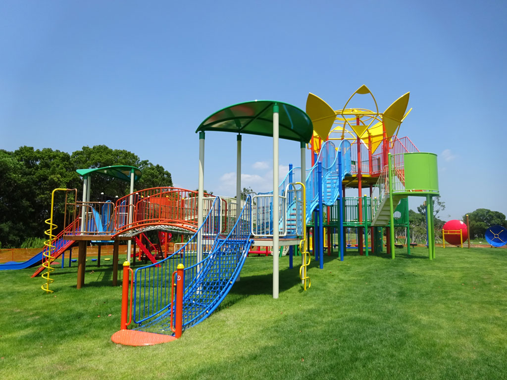 大型複合遊具が設置されている「学びの広場」／佐賀県立森林公園（佐賀市）