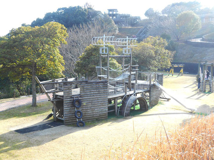 船長になった気分で遊べる舟形遊具／長崎県立西海橋公園（佐世保市）