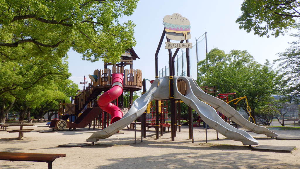 佐世保をイメージした「バーガーハウスゾーン」／佐世保公園きららパーク（長崎県）