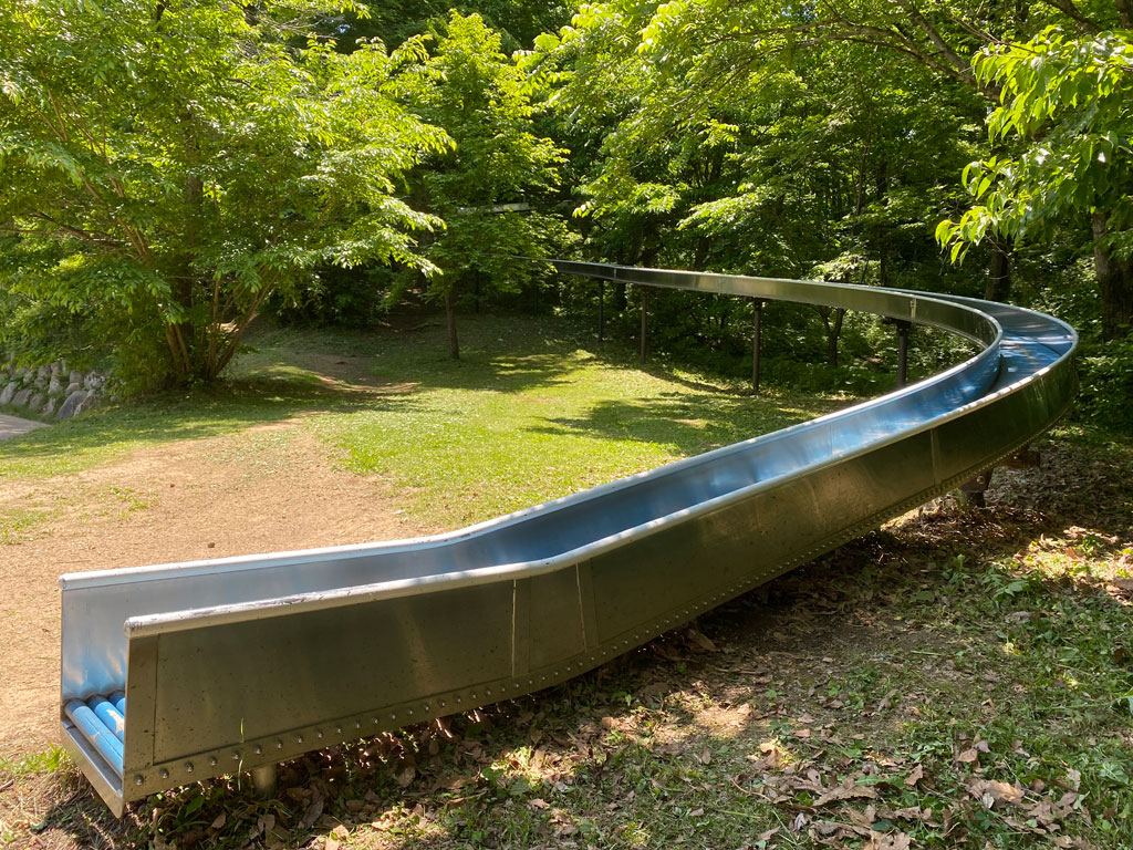 子供冒険広場のローラーすべり台/松本市アルプス公園(松本市)