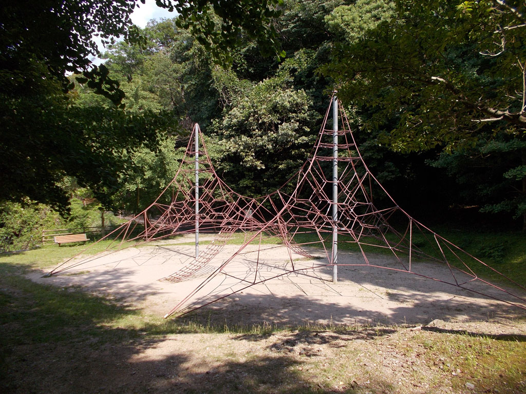 身体全体を使って楽しめるネット遊具/日峯大神子広域公園こども広場(徳島市)