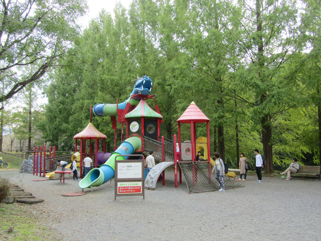 子どもたちに人気の竜をモチーフにした遊具/香川県満濃池森林公園(まんのう町)