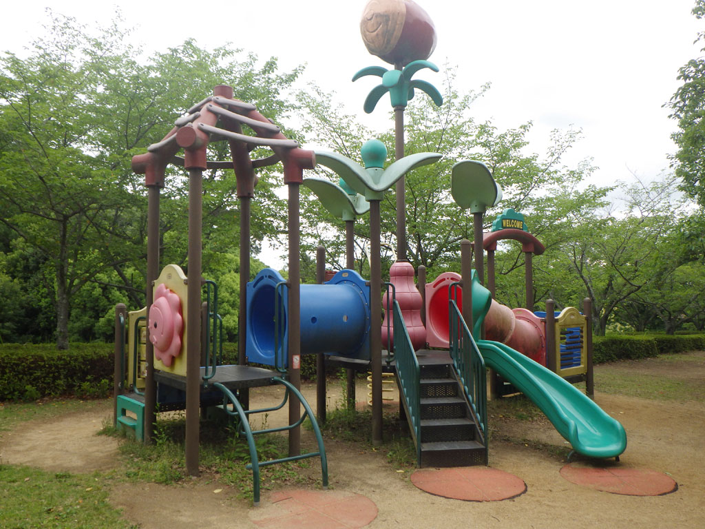 チビッコ広場の遊具/公渕森林公園(香川県高松市)