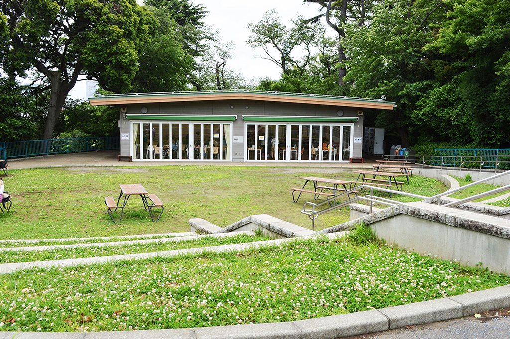 「ひだまり広場」/横浜市立野毛山動物園(神奈川県)