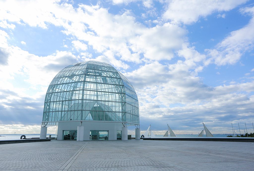 丸いドーム型の入口/東京都葛西臨海水族園（江戸川区）