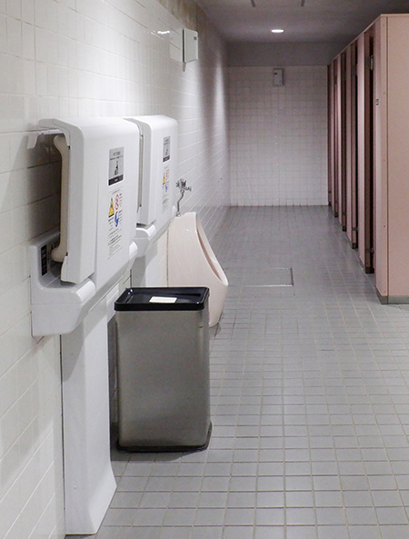 おむつ替え用のベビーシート/東京都葛西臨海水族園（江戸川区）