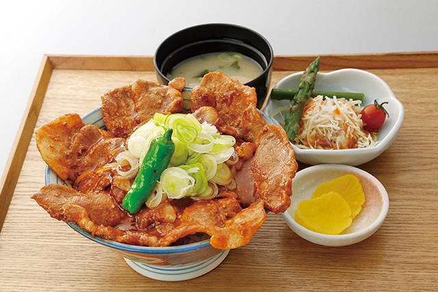 道の駅 望羊中山の「やみつき辛みそ豚丼」（北海道/喜茂別町）