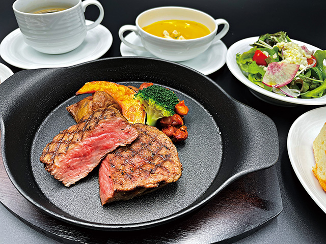 道の駅 かみしほろの「ハーブ牛ステーキ」（北海道/上士幌町）