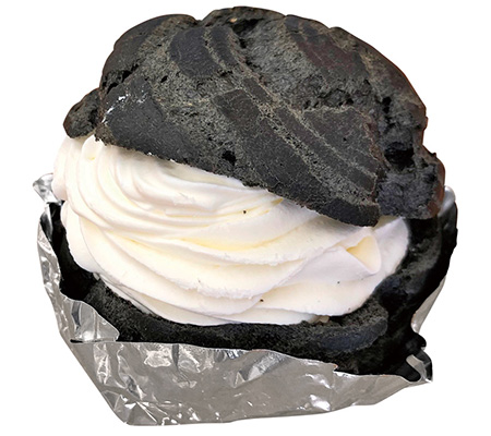 道の駅 スタープラザ芦別の「石炭シュークリーム」（北海道/芦別市）