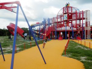 沖縄県のアスレチックまとめ！大型遊具やターザンロープが無料の公園が多数