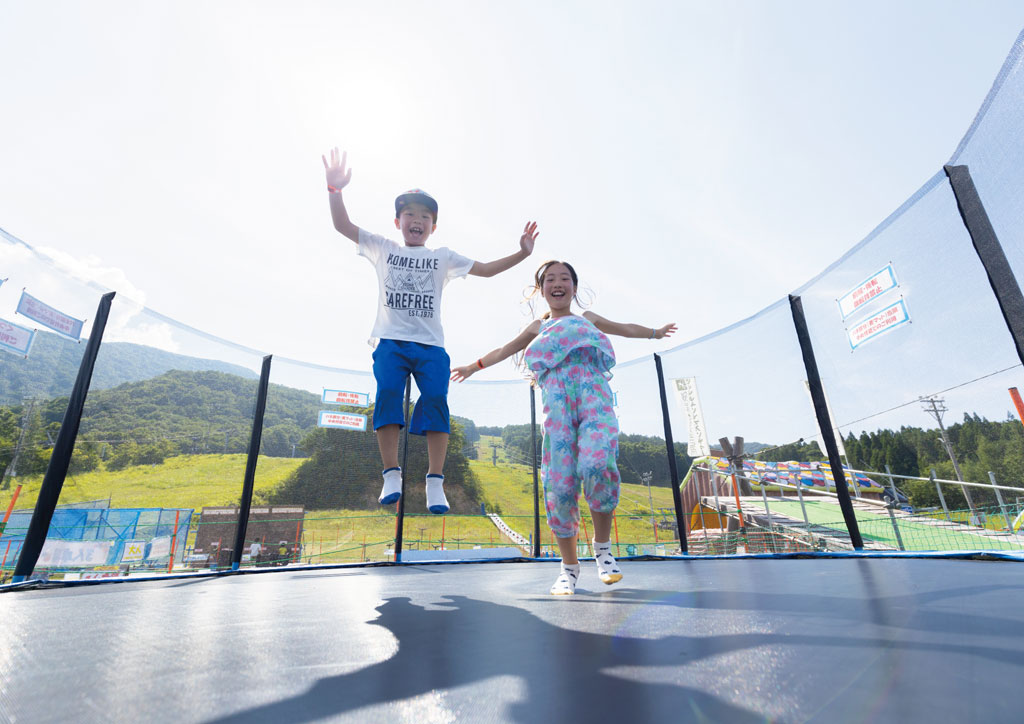 アトラクションエリアにあるトランポリン/スプリングバレー仙台泉・空の冒険王国(仙台市泉区)