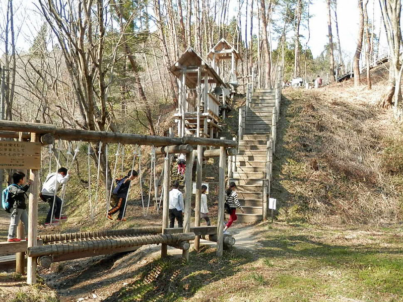 高低差のあるアスレチックポイント/宮城県県民の森(利府町)