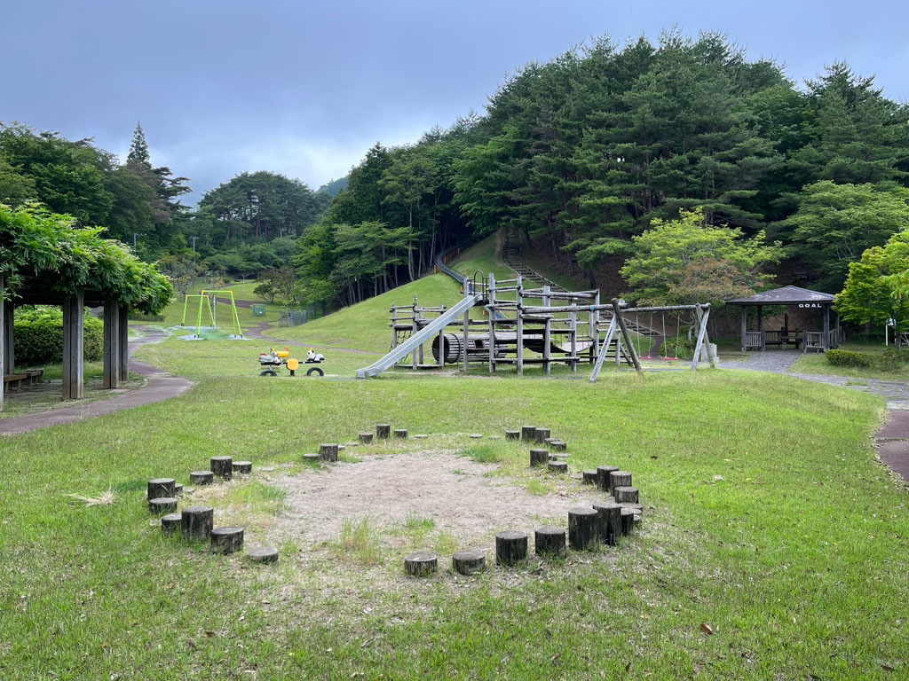 からだ全体を使って楽しむ「みの虫くぐり」/女川町総合運動場(女川町)