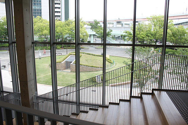 館内から見える風景/こども本の森 神戸（兵庫県/神戸市）