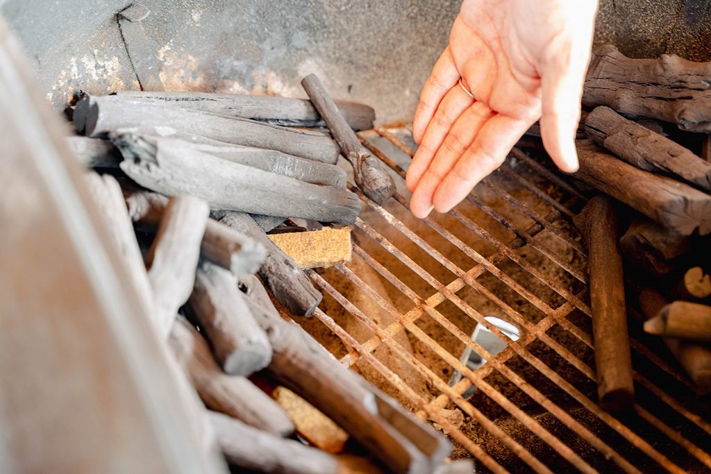 木炭の準備の様子/堺原池BBQ matoi（大阪府/堺市）
