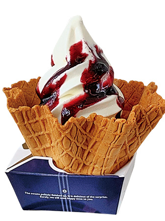 道の駅 しほろ温泉の「ハスカップワッフルサンデー」（北海道）