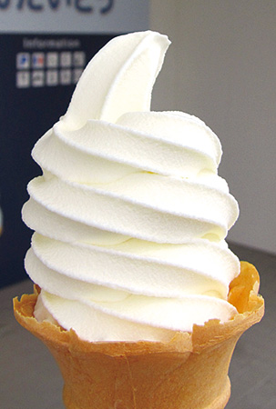道の駅 おだいとうの「雪みつソフトクリーム」（北海道）