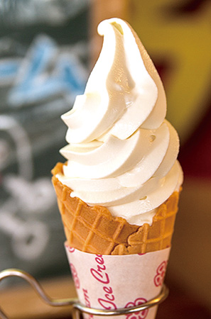 道の駅 おんねゆ温泉の「白花豆ソフトクリーム」（北海道）