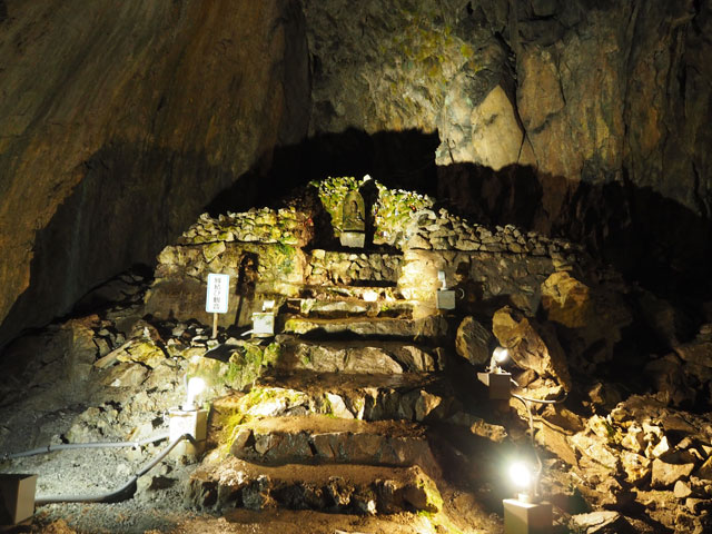 鍾乳洞の最奥部にあたる「縁結び観音」/日原鍾乳洞(東京都奥多摩町)