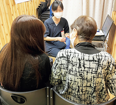 お仕事図鑑:看護師の1日に密着