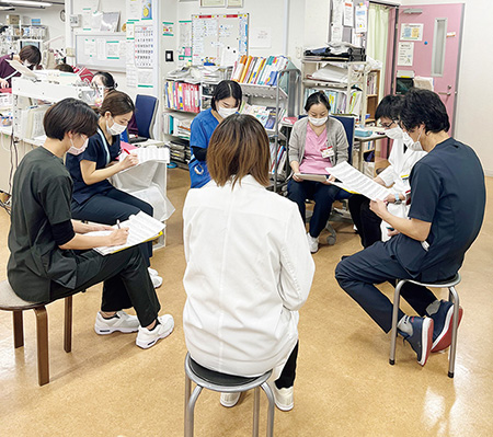 お仕事図鑑:看護師の1日に密着