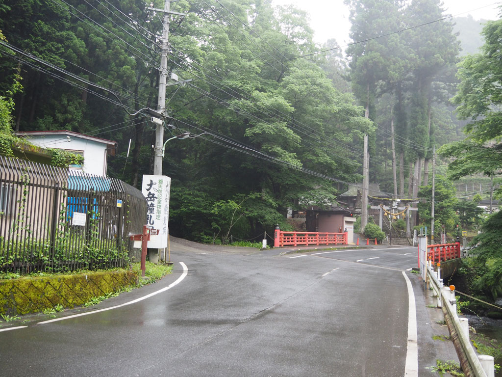 大岳鍾乳洞への山道へ入るポイント（東京都／あきる野市）